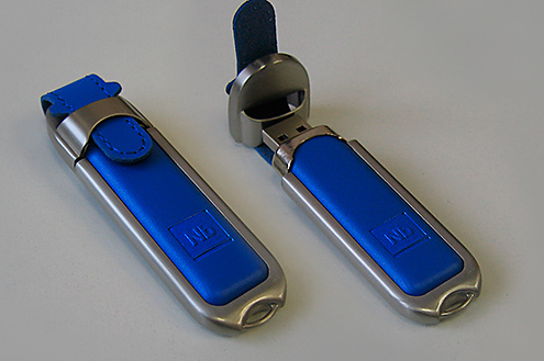 Кожаная USB-флешка с фирменным логотипом